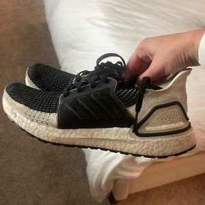 ADIDAS ULTRA BOOSTS - OERO